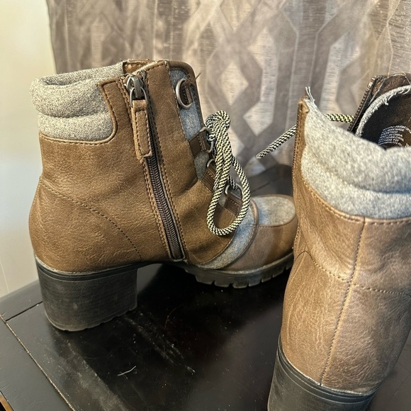 Scoop Women’s Brown and Gray Low Heel Boots Size 9 - Picture 4 of 16